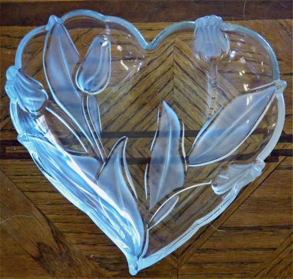 MIKASA CRYSTAL HEART SERVING DISH